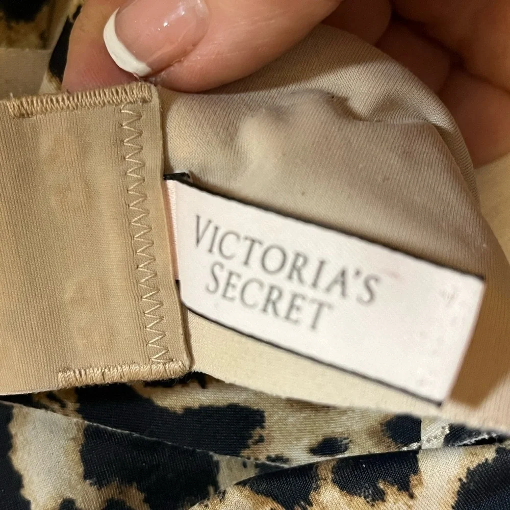 VS Leopard Print Wireless Bra, size Medium